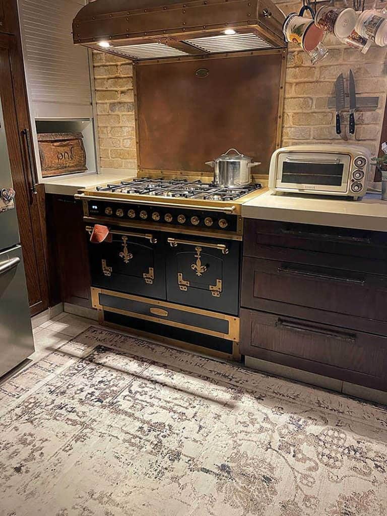 מאדי ארטס, שטיח פיויסי למטבח